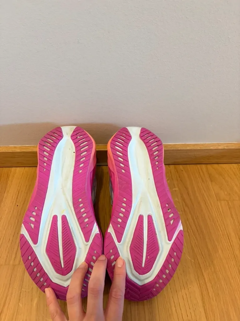Použité Asics Novablast 5 bike — obrázek 8 z 8