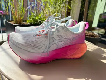 Used Asics Novablast 5 Running Shoes