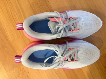 Použité Asics Novablast 5 bike — obrázek 3 z 8