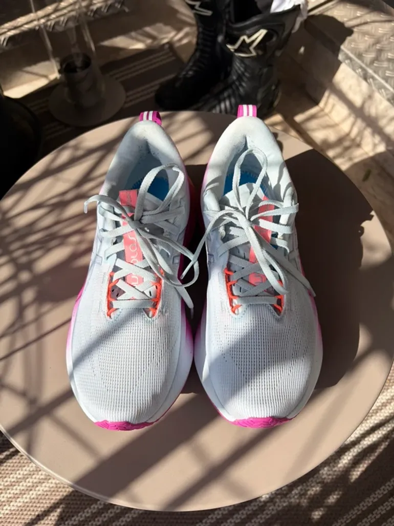 Použité Asics Novablast 5 bike — obrázek 2 z 8