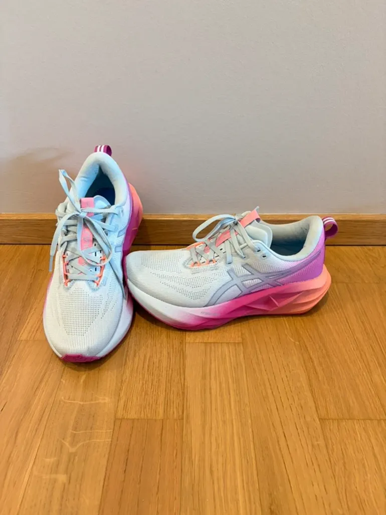 Použité Asics Novablast 5 bike — obrázek 7 z 8