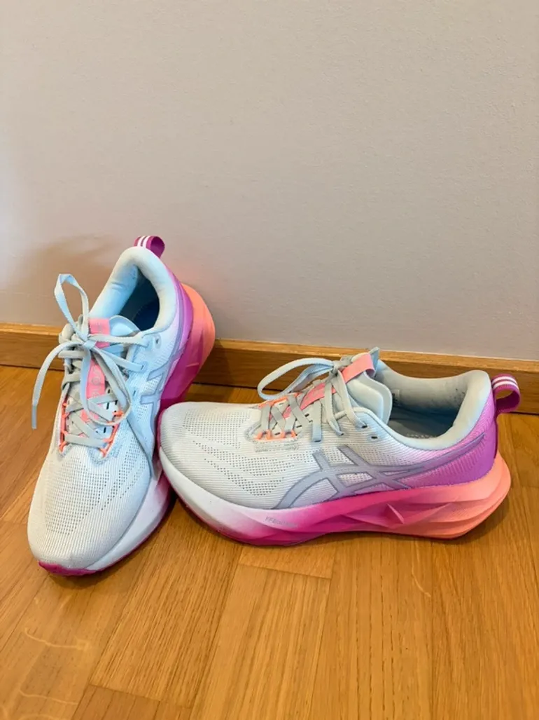 Použité Asics Novablast 5 bike — obrázek 6 z 8