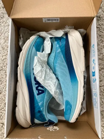 Used Hoka Challenger ATR 7 GTX bike — image 2 of 3
