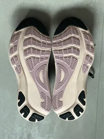 Tweedehands Asics Gel-Kayano 32 bike — afbeelding 3 van 10