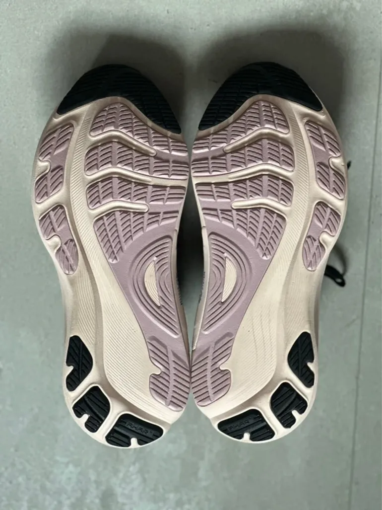 Tweedehands Asics Gel-Kayano 32 bike — afbeelding 3 van 10