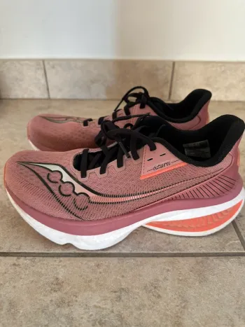 Used Saucony Endorphin Azura Running Shoes