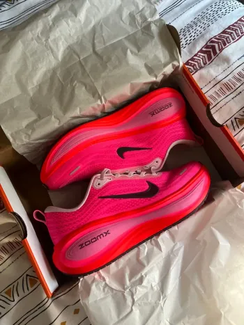 Used Rose Vomero Plus Running Shoes