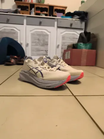 Asics Gel Nimbus 27 Running Shoes d'occasion