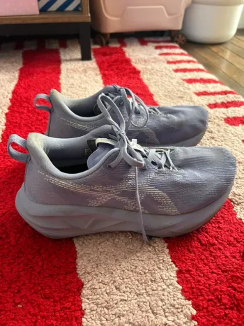Used Asics Novablast 5 Running Shoes