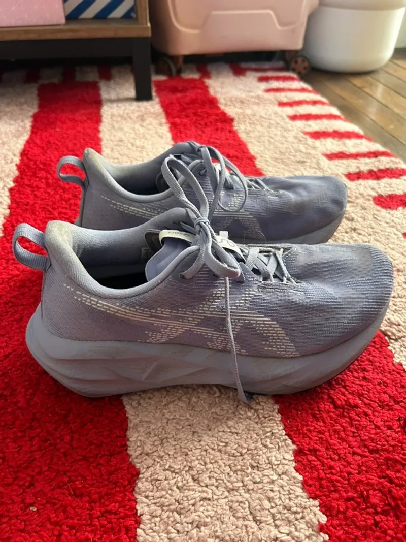 Used Asics Novablast 5 Running Shoes