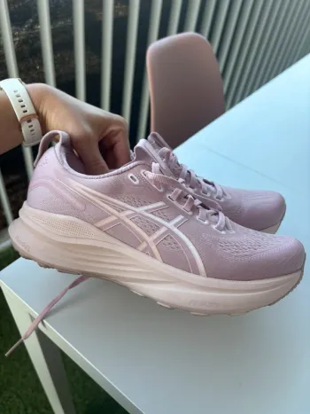 Używany Asics Gel Kayano 32 Running Shoes