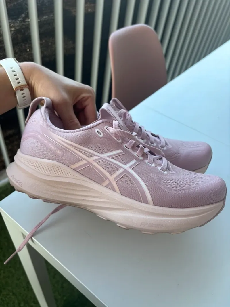 Used Asics Gel Kayano 32 Running Shoes