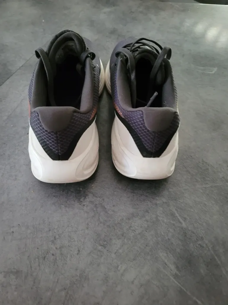 Used Rose Nike Running Shoes bike — image 3 of 7