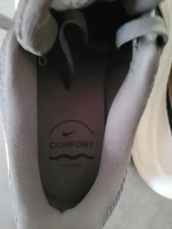 Used Rose Nike Running Shoes bike — image 6 of 7