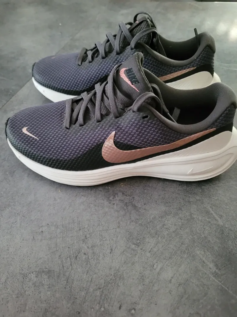 Used Rose Nike Running Shoes Running Shoes