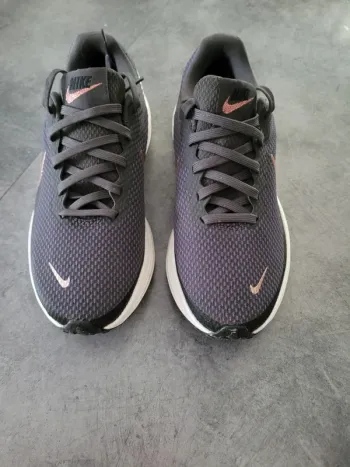 Used Rose Nike Running Shoes bike — image 2 of 7