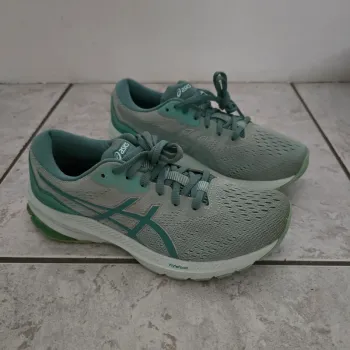 Używany Asics GT-1000 Running Shoes