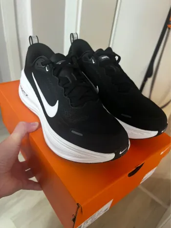 Used Nike Vomero Running Shoes