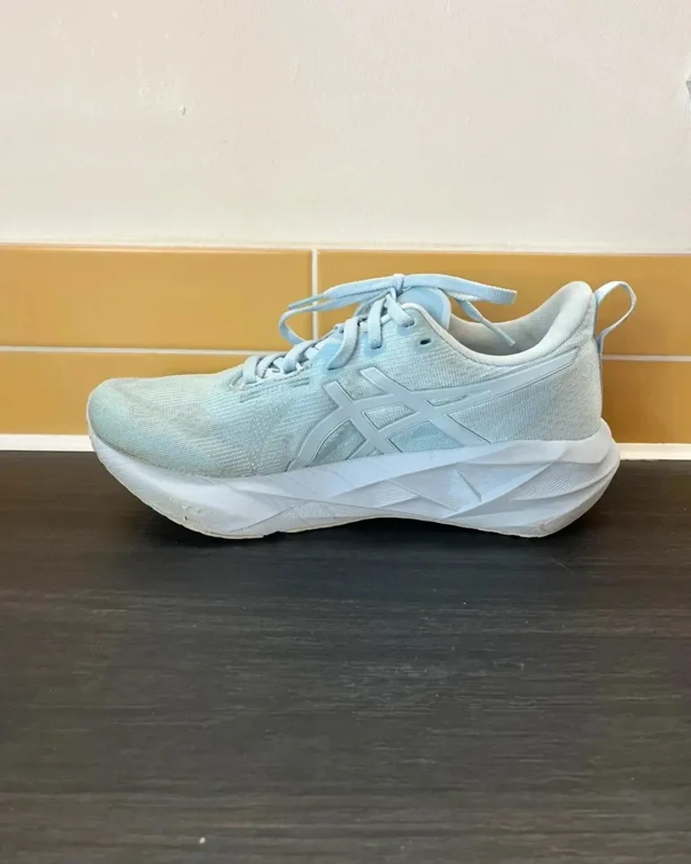 Asics Novablast 5 bike usato — immagine 8 di 13