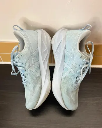 Asics Novablast 5 bike usato — immagine 4 di 13