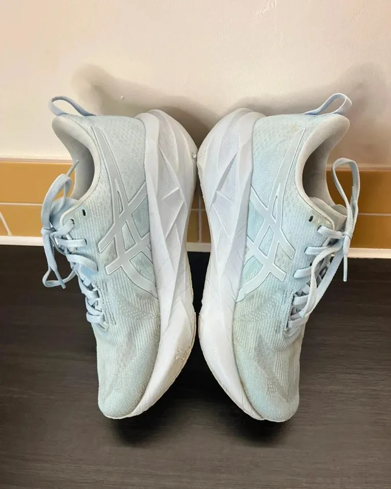 Asics Novablast 5 bike usato — immagine 4 di 13