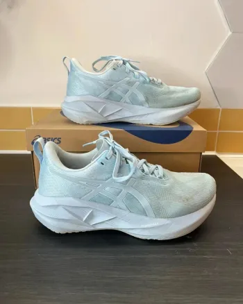 Asics Novablast 5 Running Shoes usato