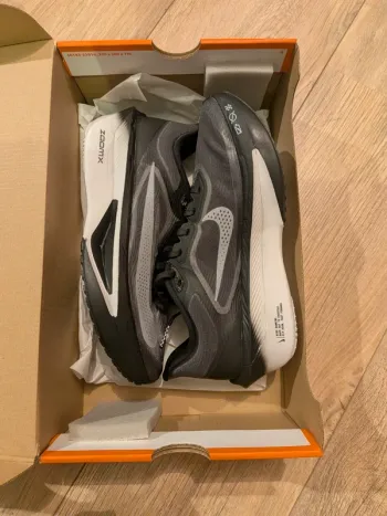 Used Nike Zoom Fly 6 Running Shoes
