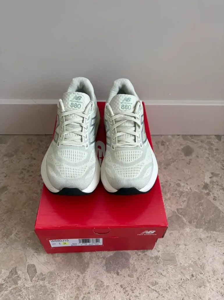 Used New Balance W880 bike — image 6 of 9
