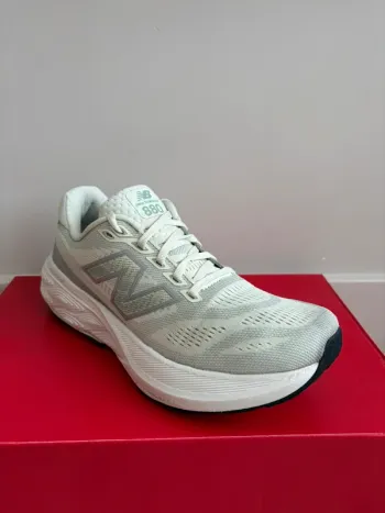 Used New Balance W880 bike — image 2 of 9