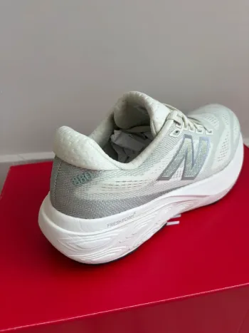 Used New Balance W880 bike — image 5 of 9