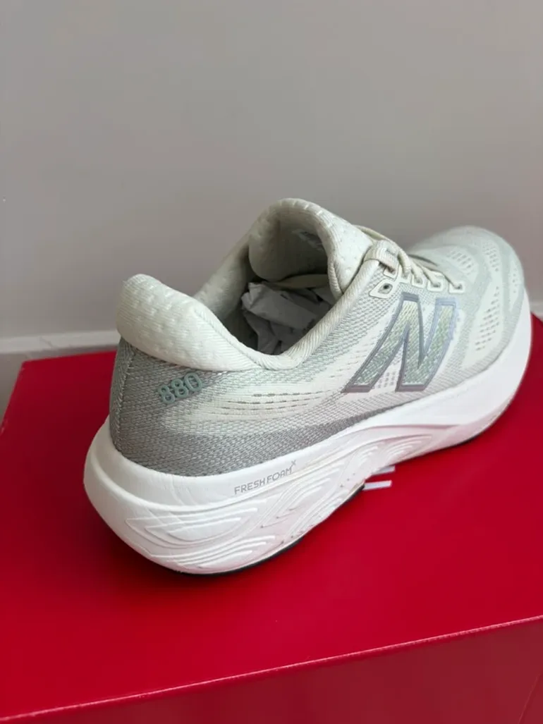Used New Balance W880 bike — image 5 of 9