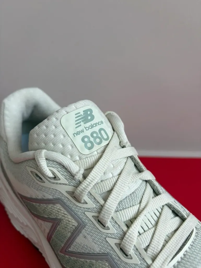 Used New Balance W880 bike — image 3 of 9