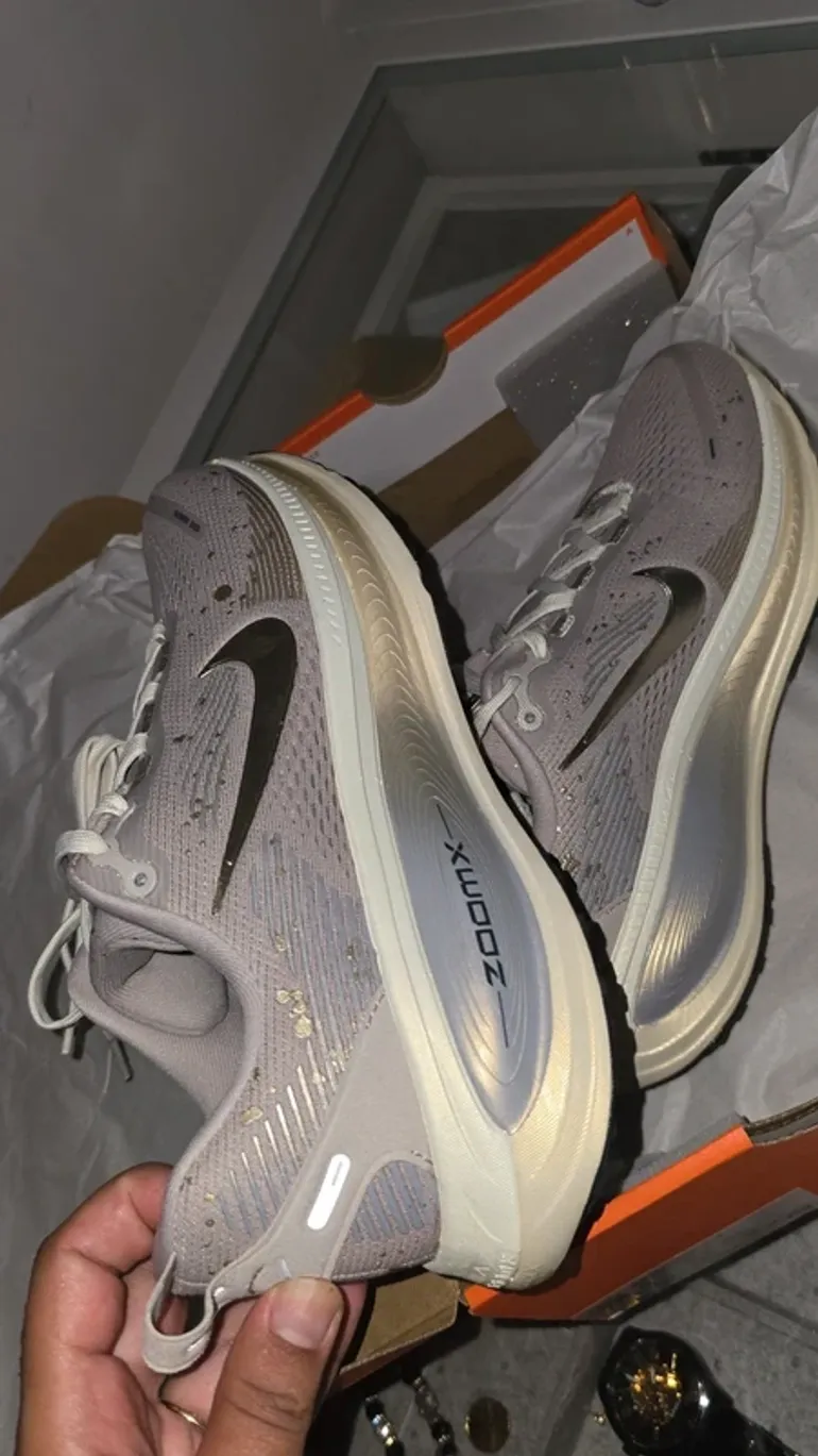 Tweedehands Nike Vomero 18 SE bike — afbeelding 2 van 5