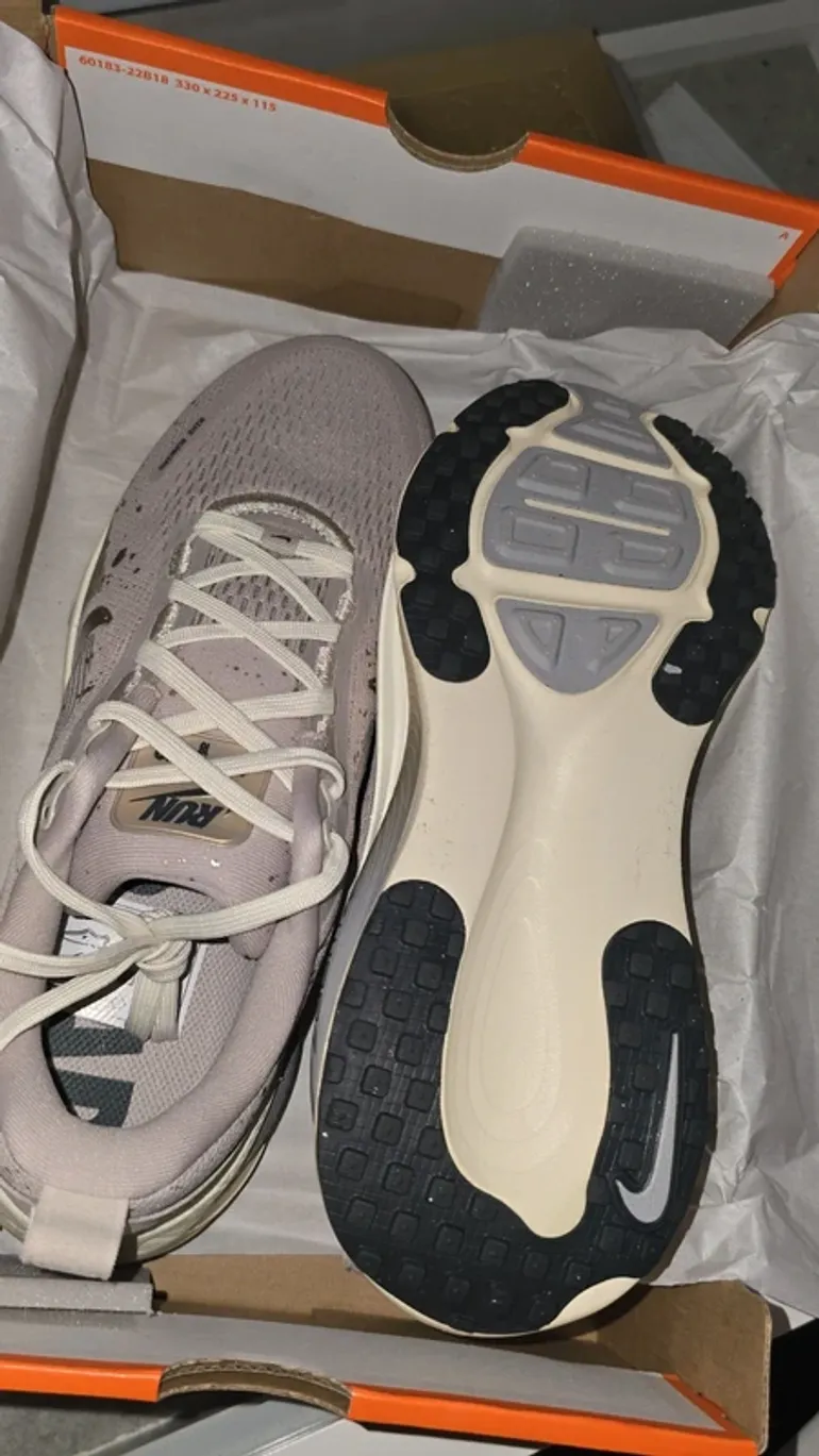 Tweedehands Nike Vomero 18 SE bike — afbeelding 3 van 5