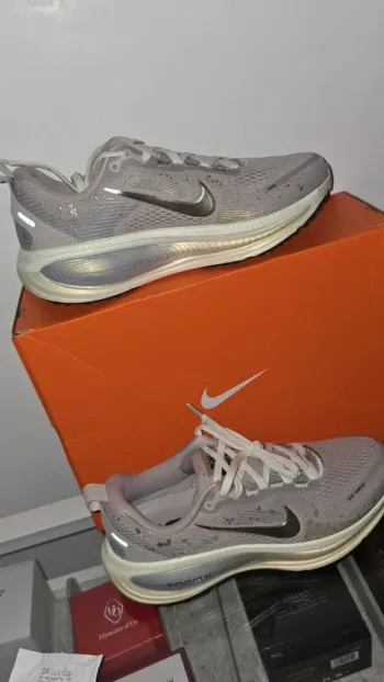 Tweedehands Nike Vomero 18 SE bike — afbeelding 4 van 5