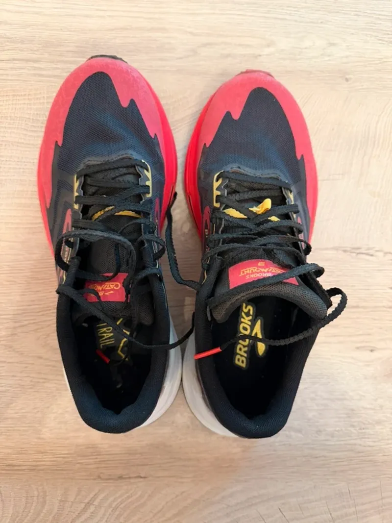 Used Brooks Catamount 3 Running Shoes