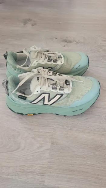 Used New Balance WTHIGLA9 Running Shoes