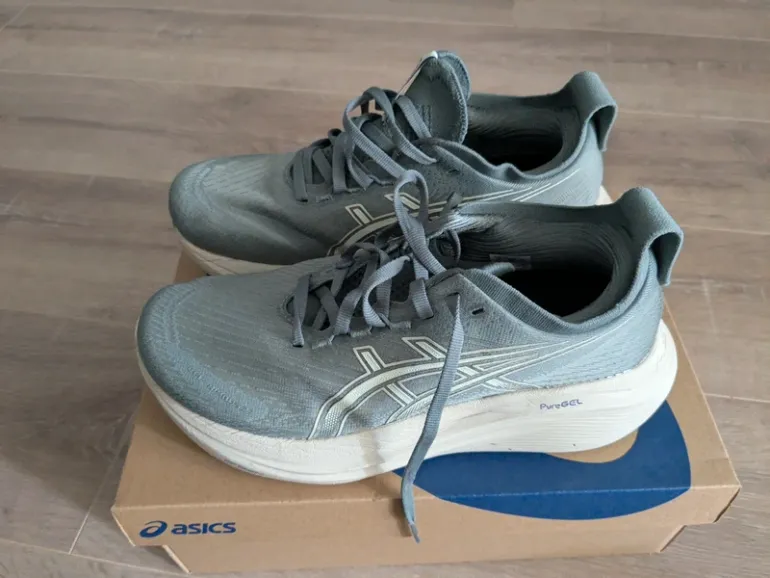Asics Gel-Nimbus 27 bike d'occasion — image 3 sur 4