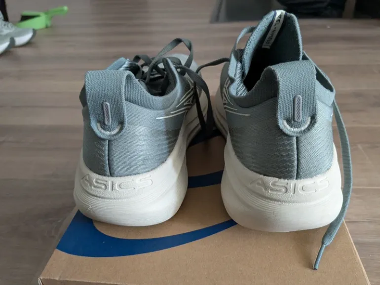 Asics Gel-Nimbus 27 bike d'occasion — image 4 sur 4