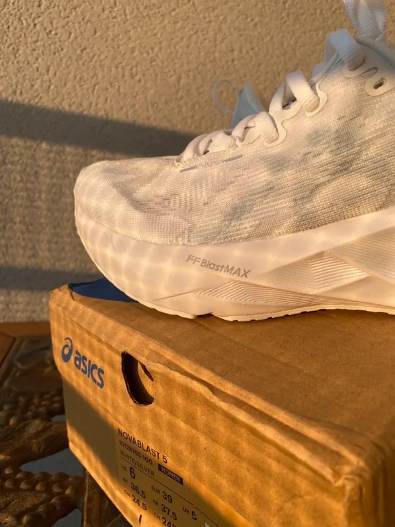 Used Asics Novablast 5 bike — image 7 of 9