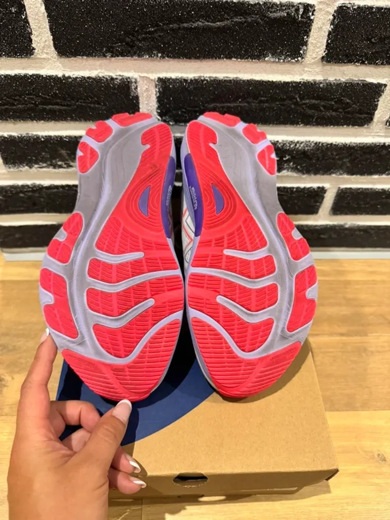 Used Asics Gel-Kayano 32 Tokyo bike — image 4 of 9