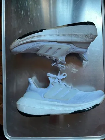 Adidas Ultraboost Light Running Shoes d'occasion