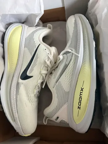 Used Nike Vomero 18 Running Shoes