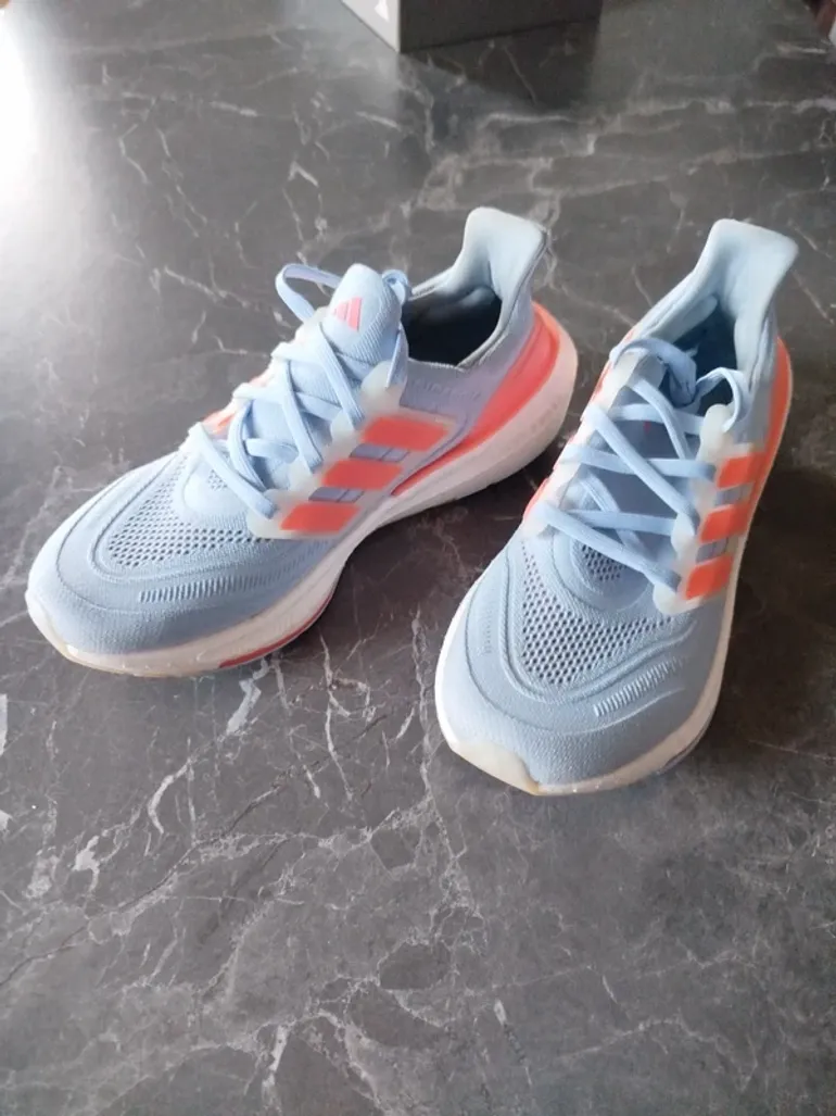 Tweedehands Adidas Ultraboost bike — afbeelding 2 van 5