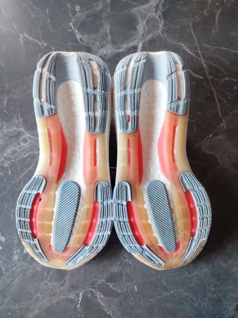 Tweedehands Adidas Ultraboost bike — afbeelding 3 van 5