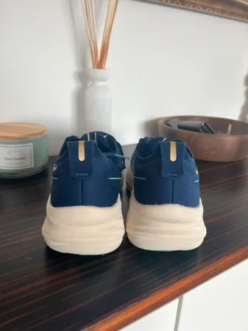 Used Asics Gel-Nimbus 26 bike — image 2 of 5