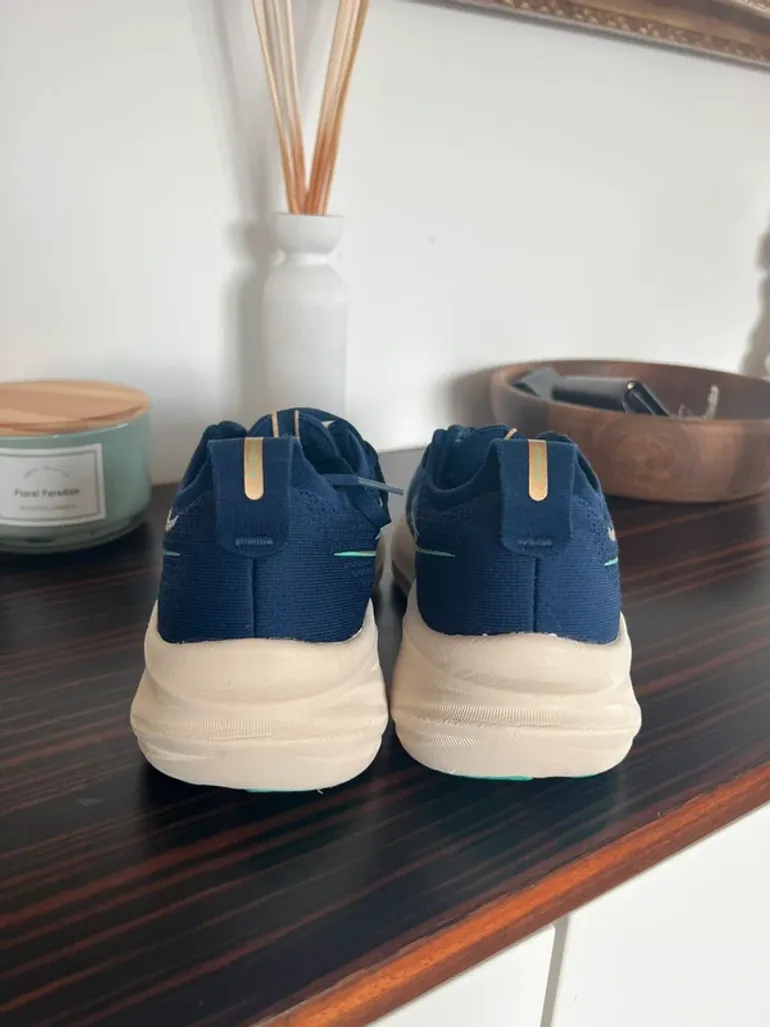 Used Asics Gel-Nimbus 26 bike — image 2 of 5