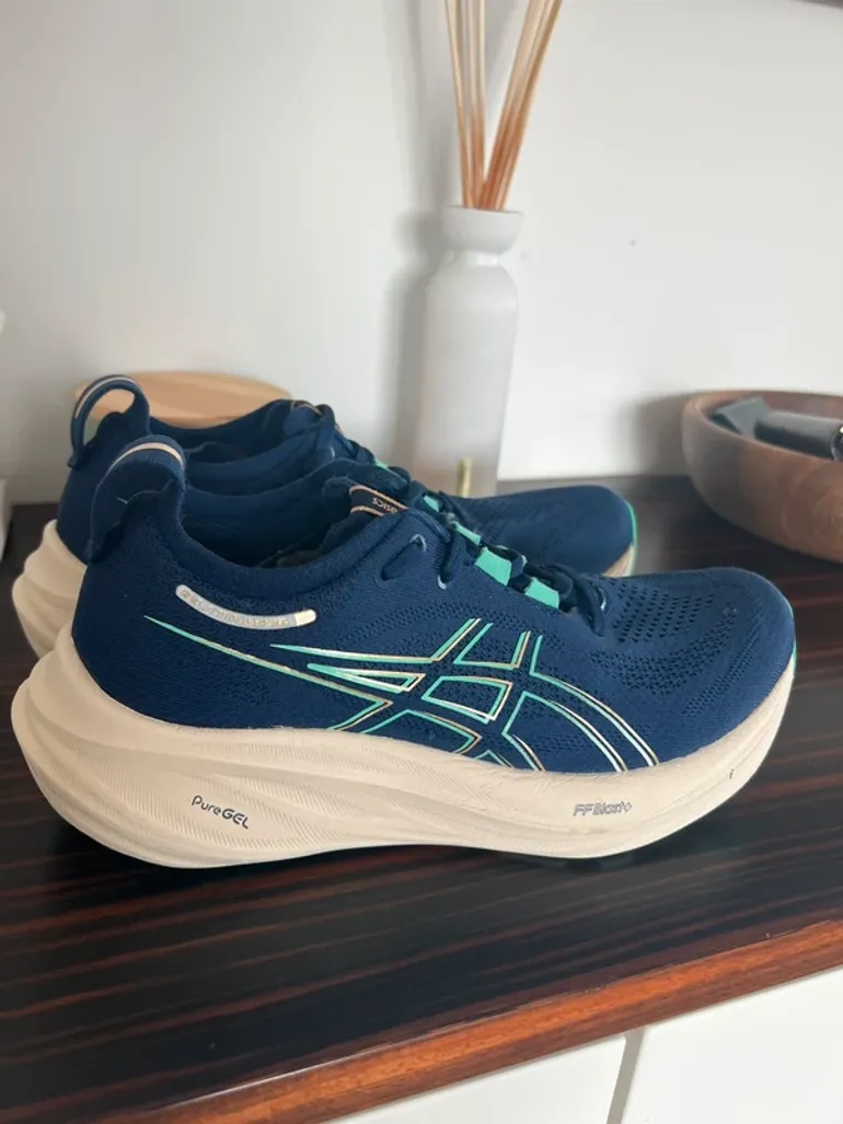 Used Asics Gel-Nimbus 26 bike — image 3 of 5