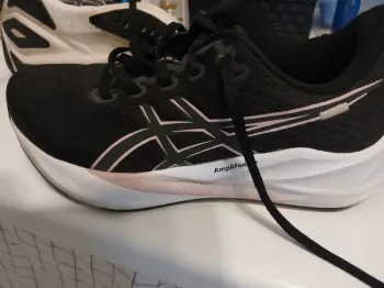 Used Asics Versablast 4 Running Shoes