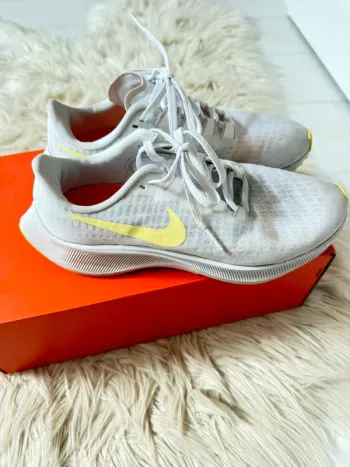 Used Pegasus Nike Air Zoom 37 Running Shoes